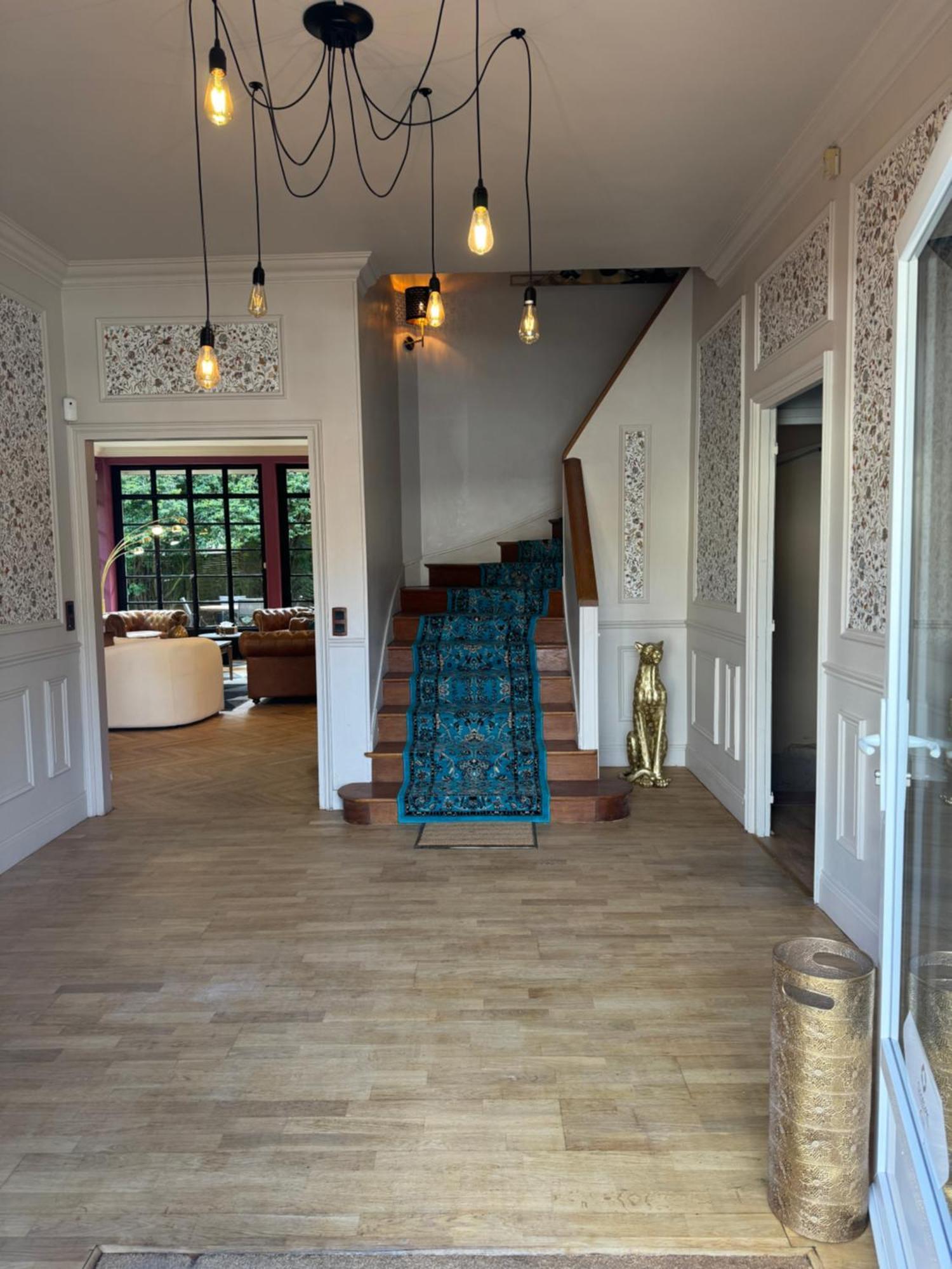 Erawan Boutique Hotel Évreux Exteriör bild