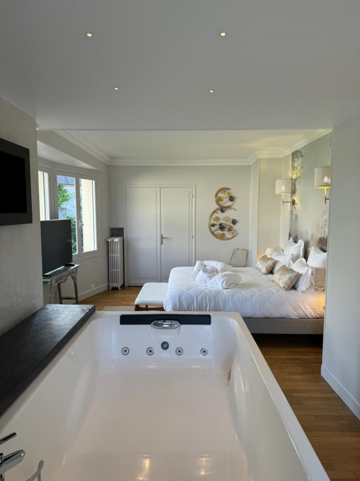 Erawan Boutique Hotel Évreux Exteriör bild